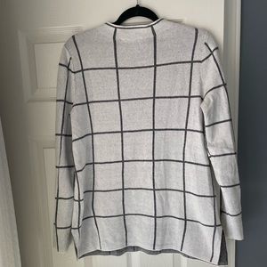 Loft M sweater white and black plaid